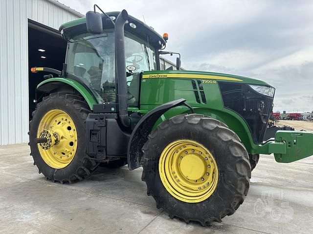 Image of John Deere 7200R equipment image 1