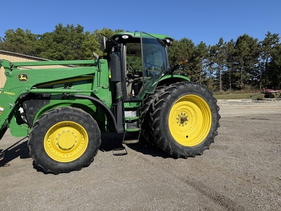 2011 John Deere 7200R Equipment Image0