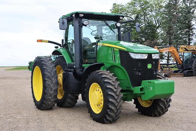 Image of John Deere 7200R equipment image 4