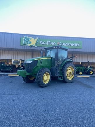 2011 John Deere 7200R Equipment Image0