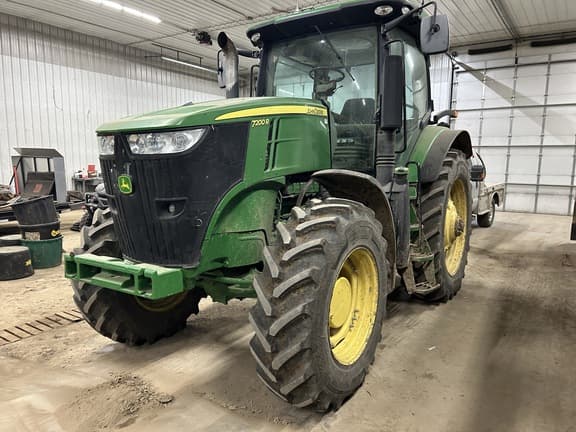 Image of John Deere 7200R equipment image 1