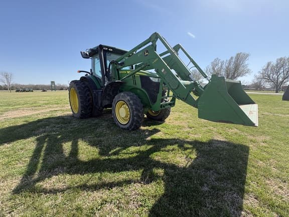 Image of John Deere 7200R equipment image 2
