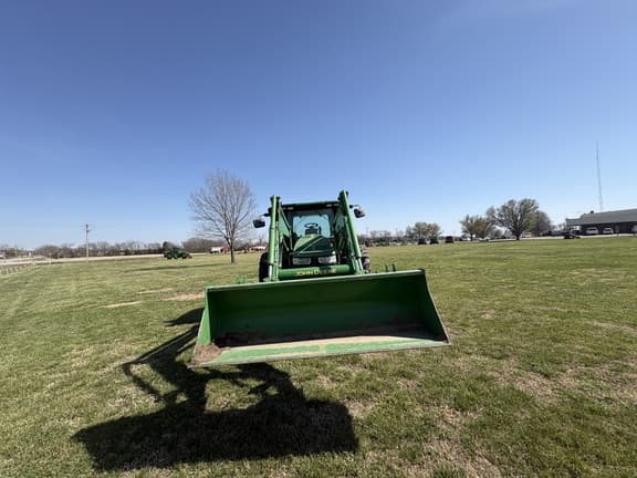 Image of John Deere 7200R equipment image 1