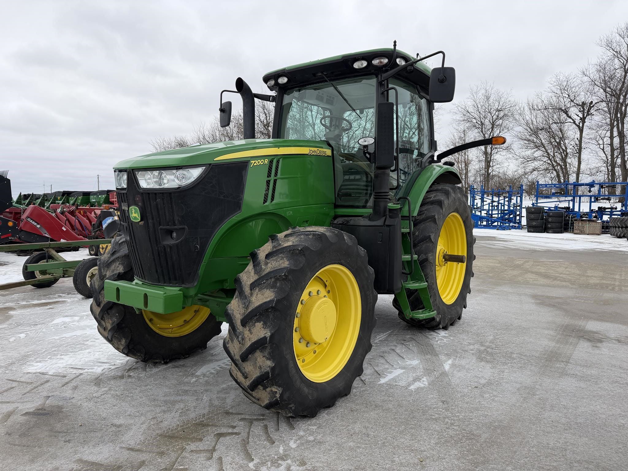 2011 John Deere 7200R Equipment Image0