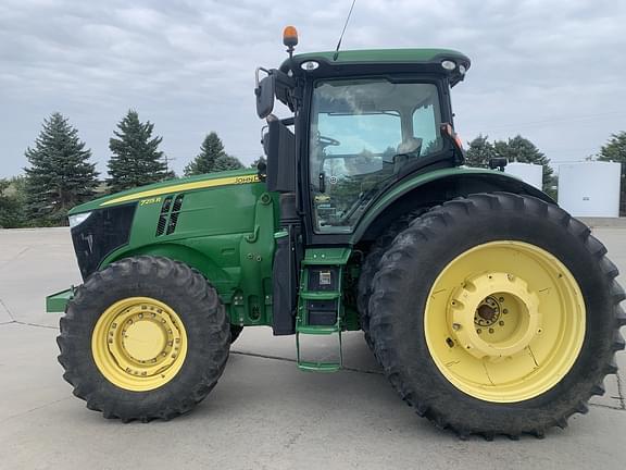 Image of John Deere 7215R equipment image 1