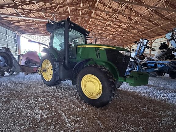 Image of John Deere 7215R equipment image 1