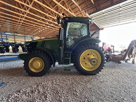Image of John Deere 7215R equipment image 3