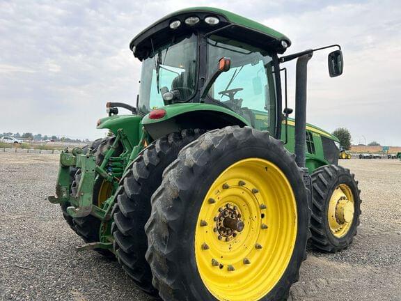 Image of John Deere 7215R equipment image 1