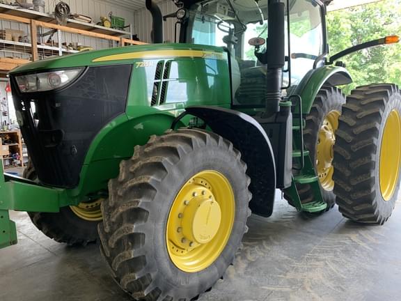 Image of John Deere 7215R equipment image 1