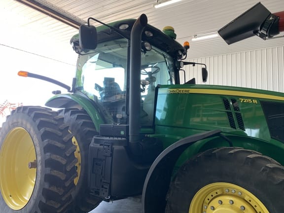 2011 John Deere 7215R Equipment Image0