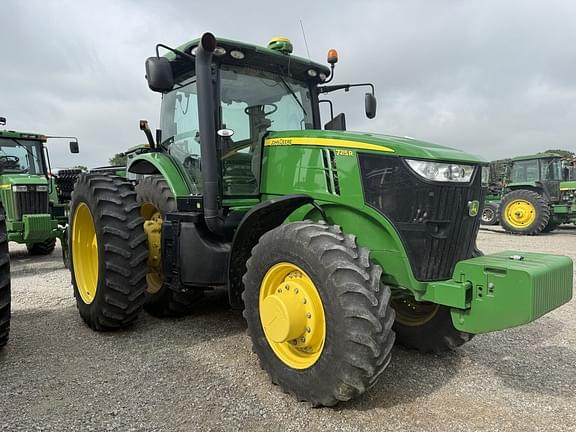 Image of John Deere 7215R equipment image 1
