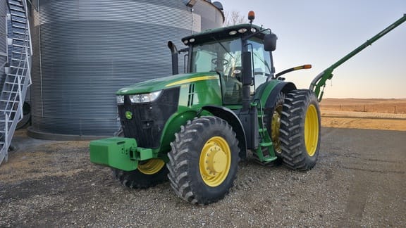 2011 John Deere 7215R Equipment Image0