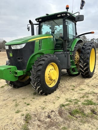 2011 John Deere 7215R Equipment Image0