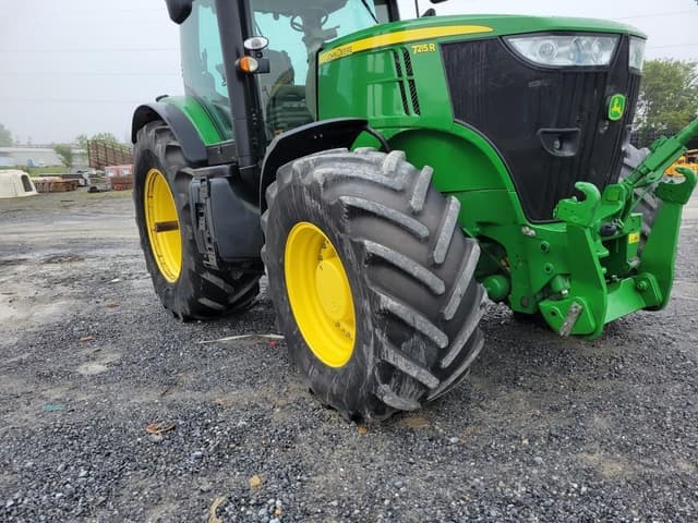 Image of John Deere 7215R equipment image 2