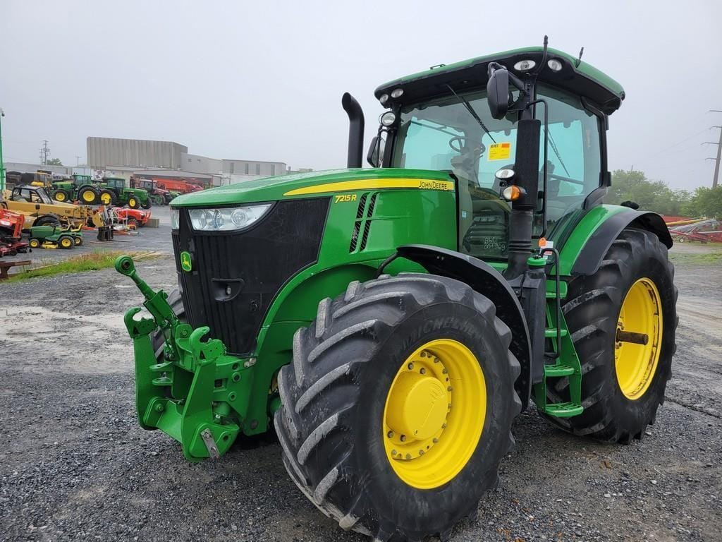 2011 John Deere 7215R Equipment Image0