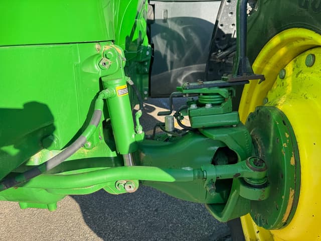 Image of John Deere 7215R equipment image 3