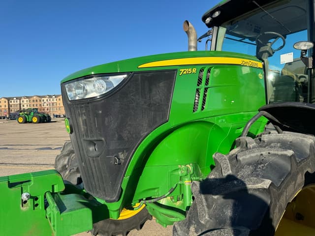 Image of John Deere 7215R equipment image 1