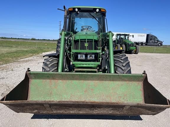 Image of John Deere 7230 equipment image 1