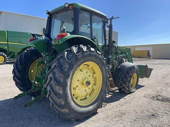 Image of John Deere 7230 equipment image 4