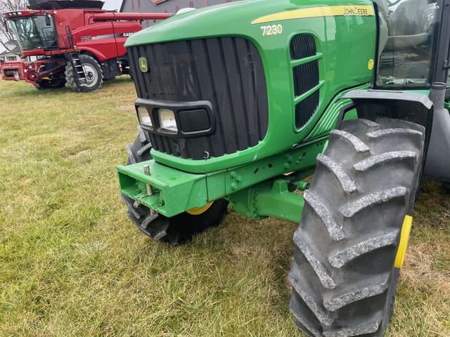 Image of John Deere 7230 equipment image 1