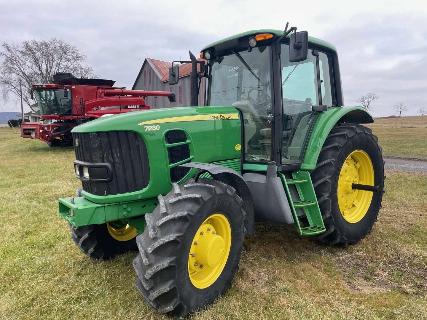 2011 John Deere 7230 Equipment Image0