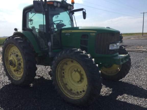 2011 John Deere 7230 Premium Equipment Image0