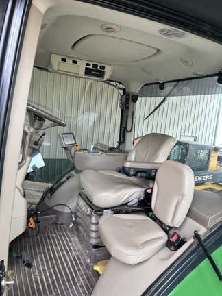 Image of John Deere 7230R equipment image 3