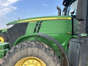 2011 John Deere 7230R Image
