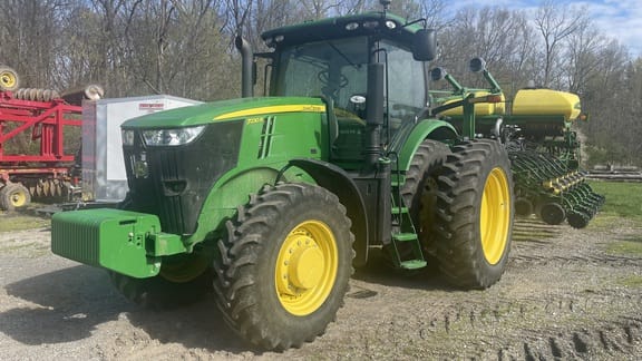 2011 John Deere 7230R Equipment Image0