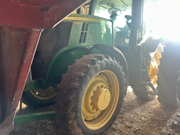 Image of John Deere 7230R equipment image 1