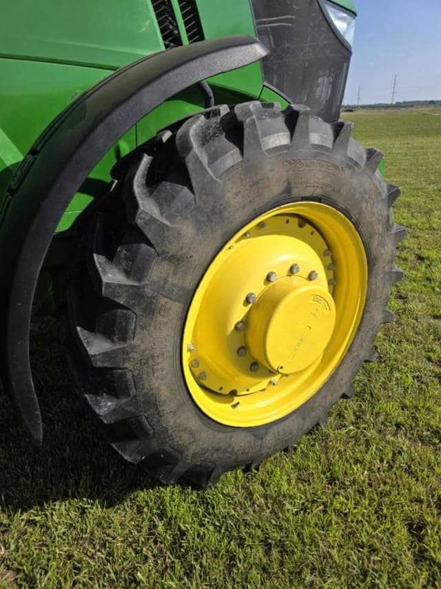 Image of John Deere 7230R equipment image 2