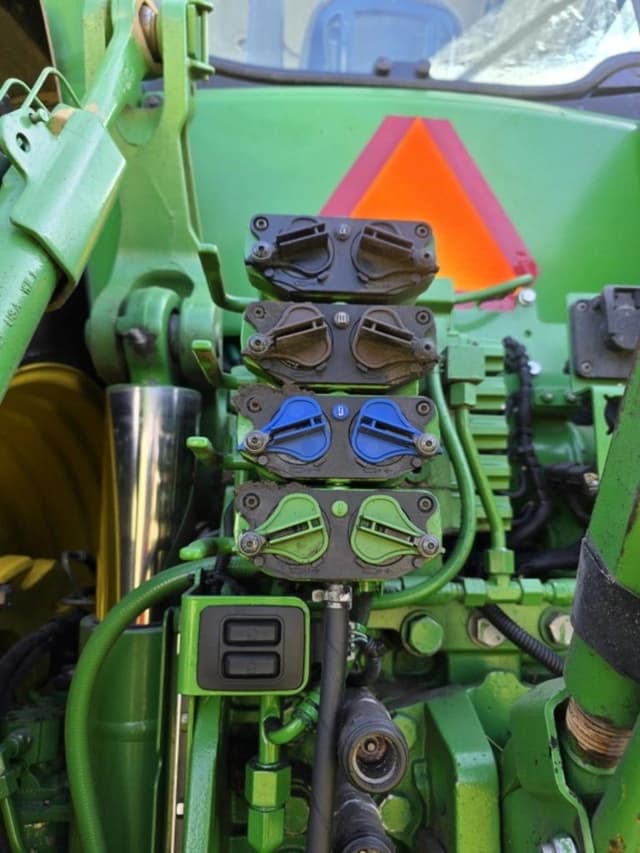 Image of John Deere 7230R equipment image 4