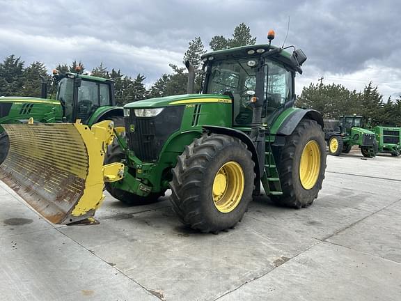 Image of John Deere 7260R equipment image 1