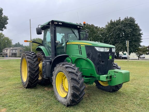 2011 John Deere 7260R Equipment Image0