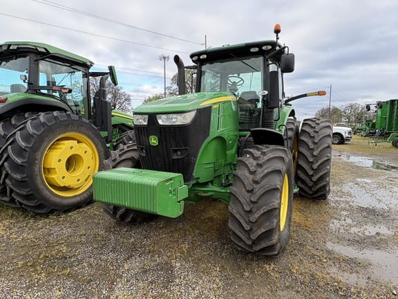 2011 John Deere 7260R Equipment Image0
