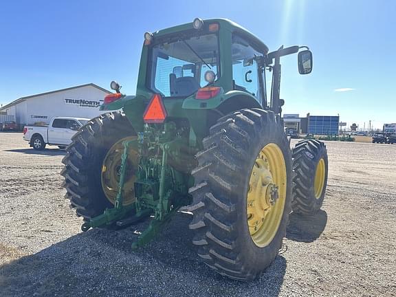 Image of John Deere 7330 equipment image 2