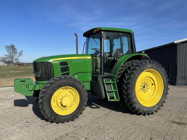 Image of John Deere 7330 equipment image 1