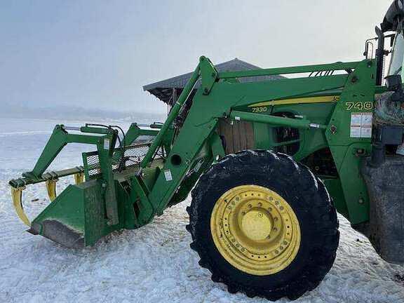 Image of John Deere 7330 equipment image 2