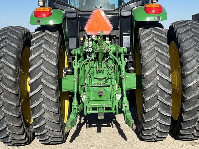 Image of John Deere 7330 equipment image 4
