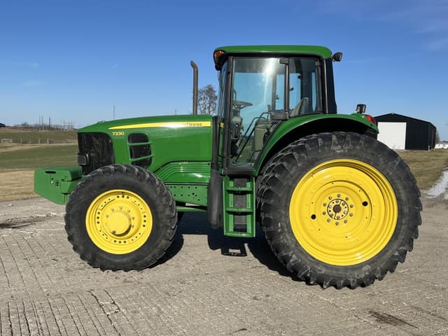 Image of John Deere 7330 equipment image 2