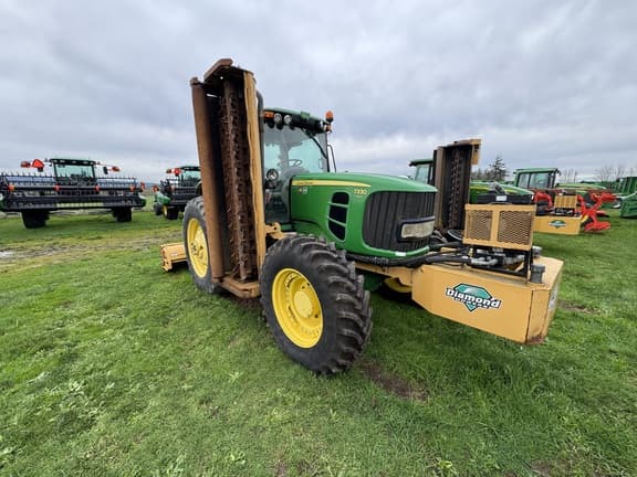 Image of John Deere 7330 equipment image 1