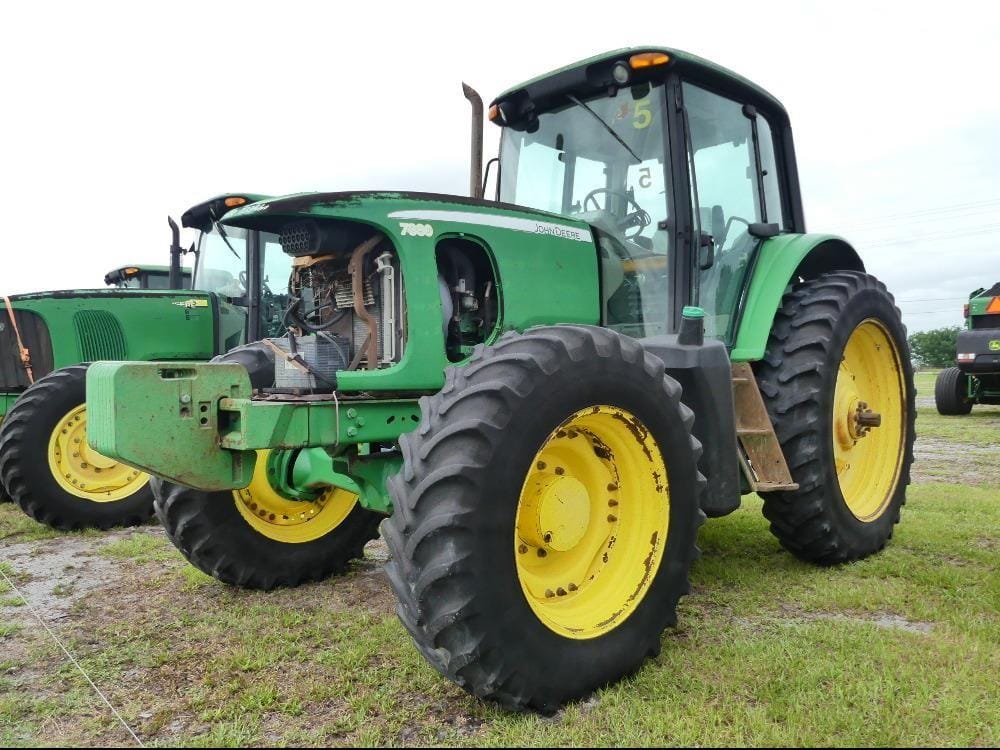 2011 John Deere 7330 Equipment Image0