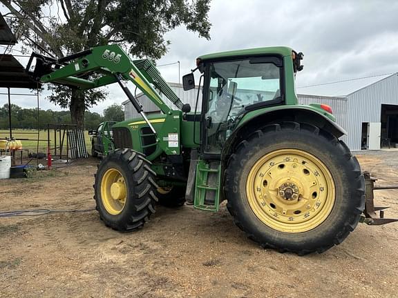 Image of John Deere 7330 equipment image 3