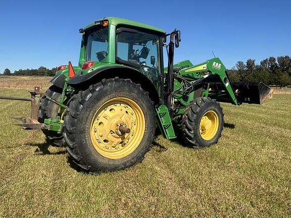 Image of John Deere 7330 equipment image 1