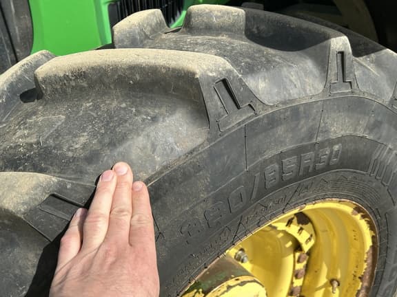 Image of John Deere 7330 equipment image 2