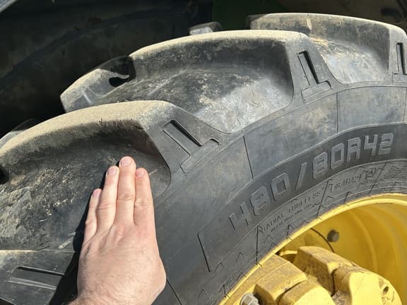 Image of John Deere 7330 equipment image 3