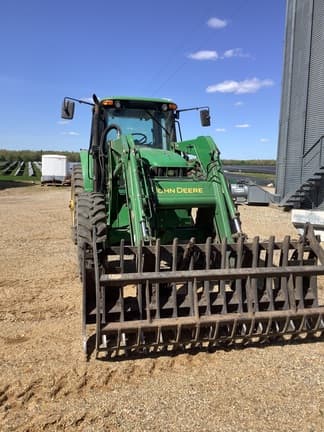 Image of John Deere 7330 equipment image 3