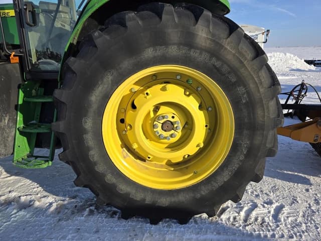 Image of John Deere 7330 equipment image 2