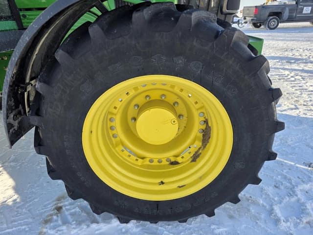 Image of John Deere 7330 equipment image 4