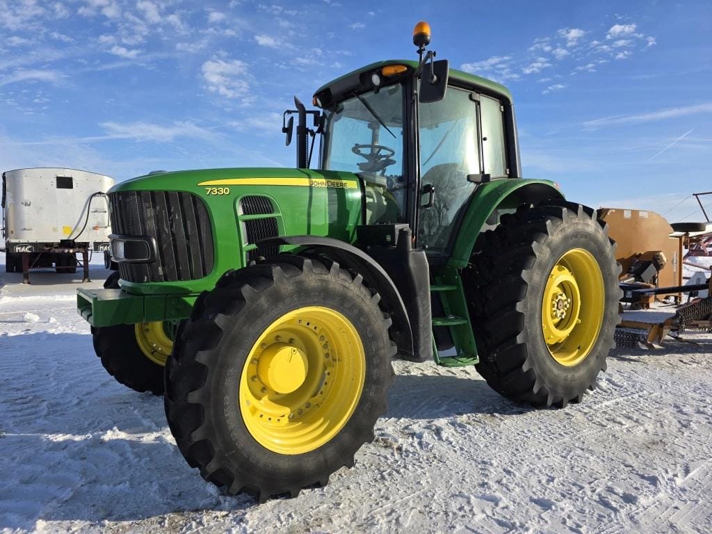2011 John Deere 7330 Equipment Image0